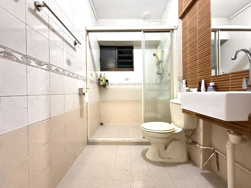 522 Woodlands Drive 14 HDB Flat For Sale at S$ 600,000 | PropertyGuru Singapore - Bathroom