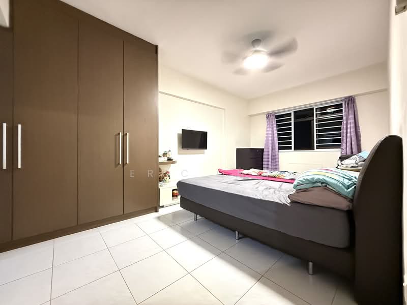 522 Woodlands Drive 14 HDB Flat For Sale at S$ 600,000 | PropertyGuru Singapore - Bedroom