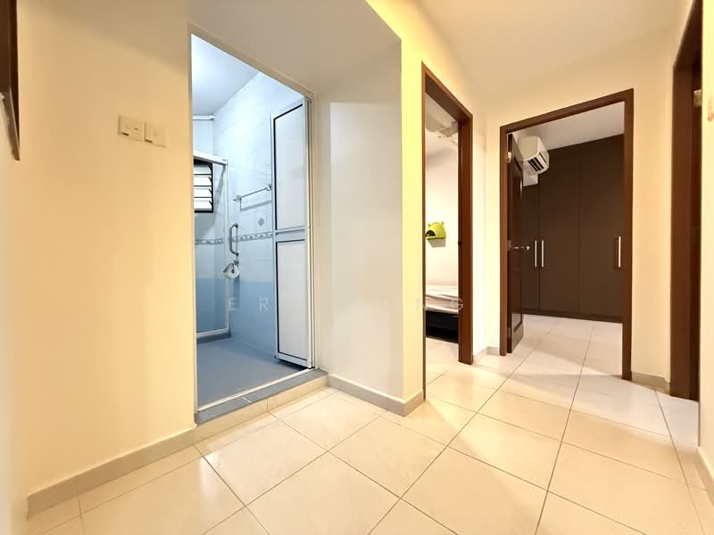 522 Woodlands Drive 14 HDB Flat For Sale at S$ 600,000 | PropertyGuru Singapore - Bathroom