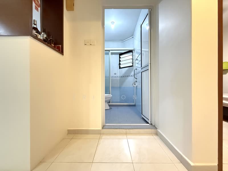 522 Woodlands Drive 14 HDB Flat For Sale at S$ 600,000 | PropertyGuru Singapore - Bathroom