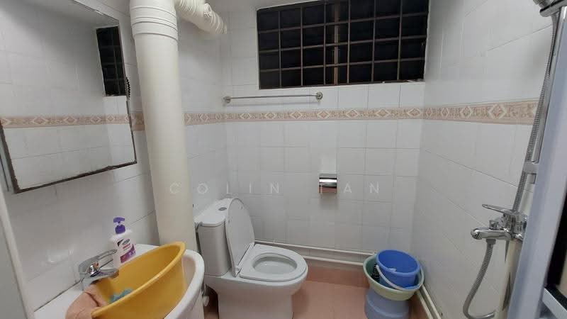 411 Commonwealth Avenue West, 411 Commonwealth Avenue West, Buona Vista / West Coast / Clementi New Town, Room Rental, 200 sqft, HDB Flat For Rent, by Colin Tan, 500076363 - Bathroom - PropertyGuru.com.sg