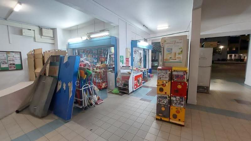 411 Commonwealth Avenue West, 411 Commonwealth Avenue West, Buona Vista / West Coast / Clementi New Town, Room Rental, 200 sqft, HDB Flat For Rent, by Colin Tan, 500076363 - Minimart downstairs - PropertyGuru.com.sg