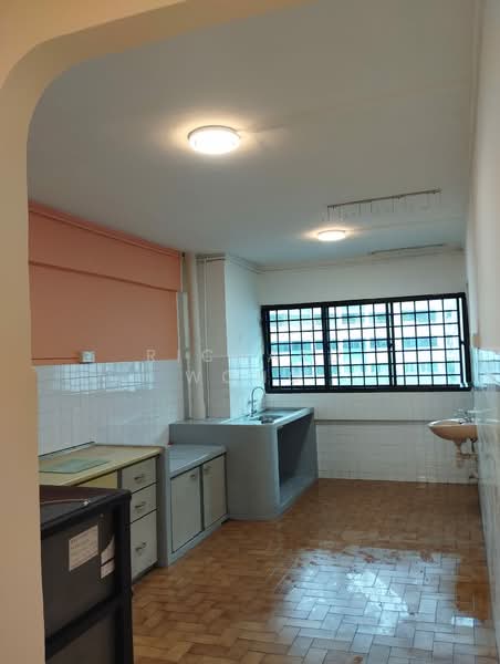228 Yishun Street 21 HDB Flat For Sale at S$ 468,000 | PropertyGuru Singapore - Kitchen