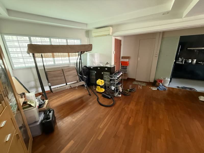 407 Hougang Avenue 10 HDB Flat For Sale at S$ 1,080,000 | PropertyGuru Singapore - Living Room