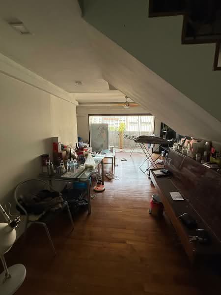 407 Hougang Avenue 10 HDB Flat For Sale at S$ 1,080,000 | PropertyGuru Singapore - Living Room