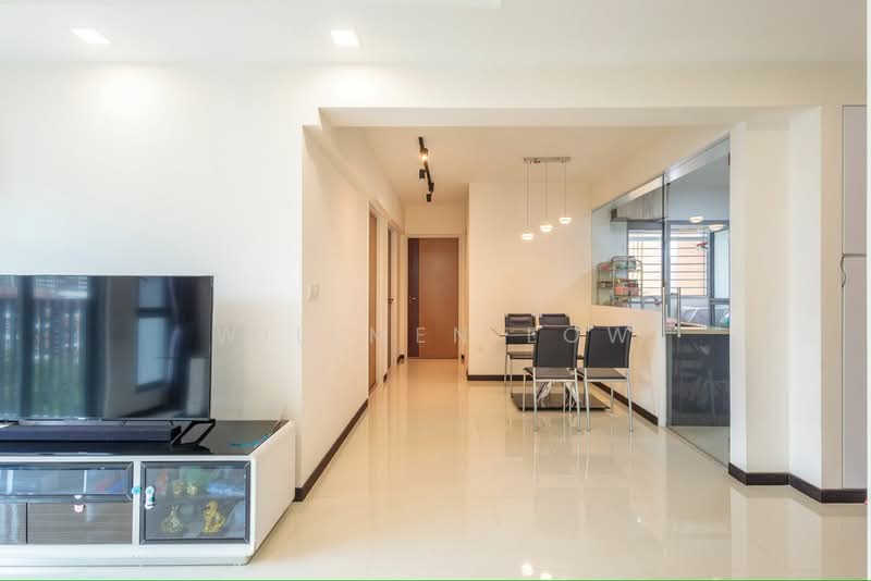 684D Edgedale Plains HDB Flat For Sale at S$ 720,000 | PropertyGuru Singapore - Living Room
