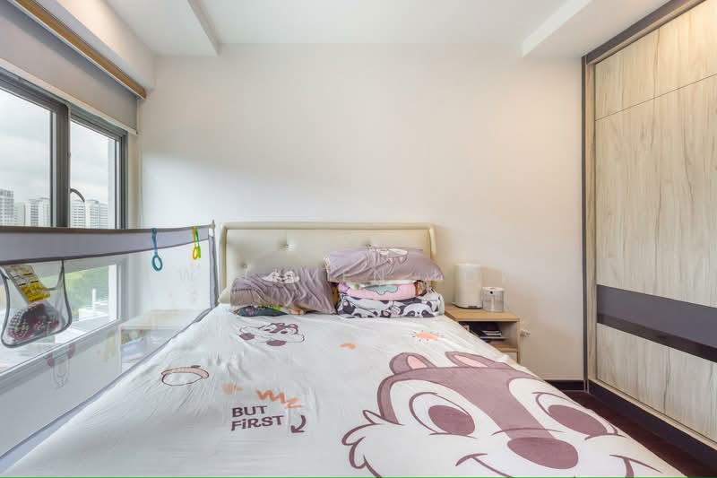 684D Edgedale Plains HDB Flat For Sale at S$ 720,000 | PropertyGuru Singapore - Bedroom