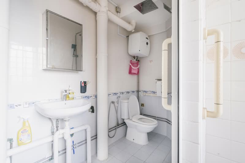 639 Rowell Road HDB Flat For Sale at S$ 999,999 | PropertyGuru Singapore - Bathroom