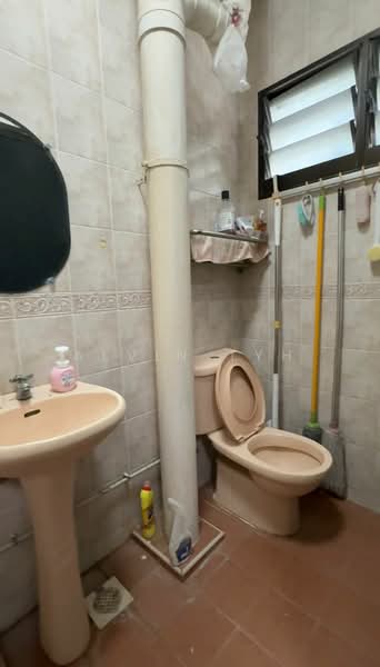 528 Hougang Avenue 6, 528 Hougang Avenue 6, Room Rental, 90 sqft, HDB Flat For Rent, by Alvin Tyh, 500076412 - Bathroom - PropertyGuru.com.sg