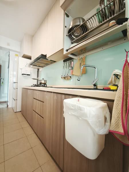 665C Punggol Drive HDB Flat For Sale at S$ 749,000 | PropertyGuru Singapore - Kitchen