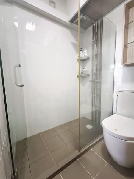 665C Punggol Drive HDB Flat For Sale at S$ 749,000 | PropertyGuru Singapore - Bathroom