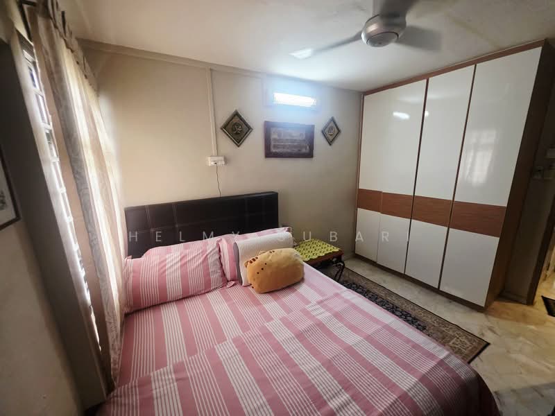130 Ang Mo Kio Avenue 3 HDB Flat For Sale at S$ 480,000 | PropertyGuru Singapore - Bedroom