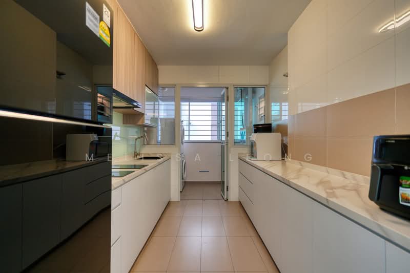 450C Bukit Batok West Avenue 6 HDB Flat For Sale at S$ 868,000 | PropertyGuru Singapore - Kitchen