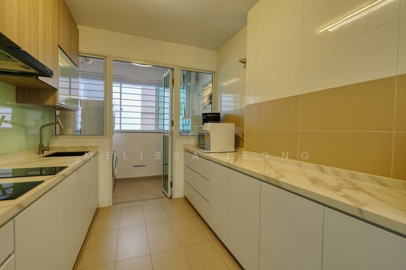450C Bukit Batok West Avenue 6 HDB Flat For Sale at S$ 868,000 | PropertyGuru Singapore - Kitchen