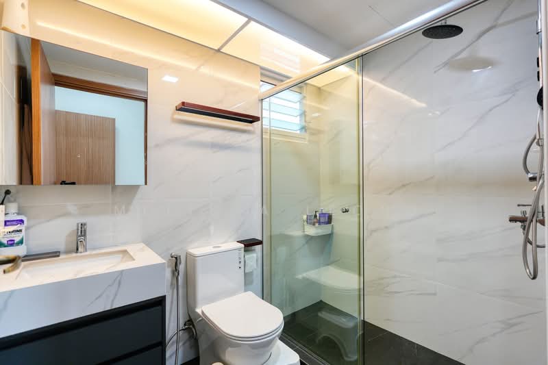 450C Bukit Batok West Avenue 6 HDB Flat For Sale at S$ 868,000 | PropertyGuru Singapore - Bathroom