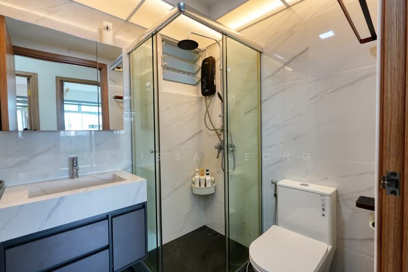450C Bukit Batok West Avenue 6 HDB Flat For Sale at S$ 868,000 | PropertyGuru Singapore - Bathroom