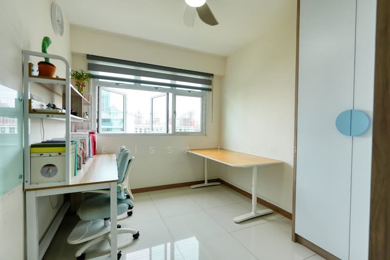 450C Bukit Batok West Avenue 6 HDB Flat For Sale at S$ 868,000 | PropertyGuru Singapore - Common Bedroom 