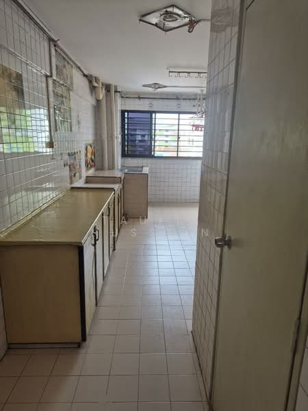 646 Yishun Street 61, 646 Yishun Street 61, 3 Bedrooms, 904 sqft, HDB Flat For Rent, by Taufik Hussein, 500076456 - Kitchen - PropertyGuru.com.sg