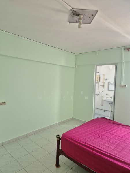 646 Yishun Street 61, 646 Yishun Street 61, 3 Bedrooms, 904 sqft, HDB Flat For Rent, by Taufik Hussein, 500076456 - Bedroom - PropertyGuru.com.sg