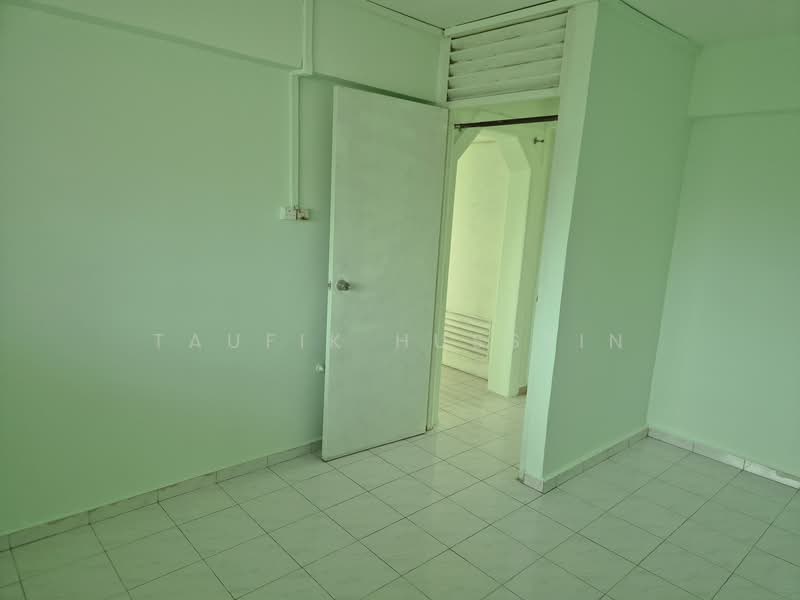 646 Yishun Street 61, 646 Yishun Street 61, 3 Bedrooms, 904 sqft, HDB Flat For Rent, by Taufik Hussein, 500076456 - Interior - PropertyGuru.com.sg