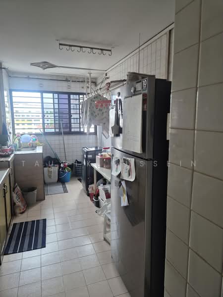 646 Yishun Street 61, 646 Yishun Street 61, 3 Bedrooms, 904 sqft, HDB Flat For Rent, by Taufik Hussein, 500076456 - Kitchen - PropertyGuru.com.sg