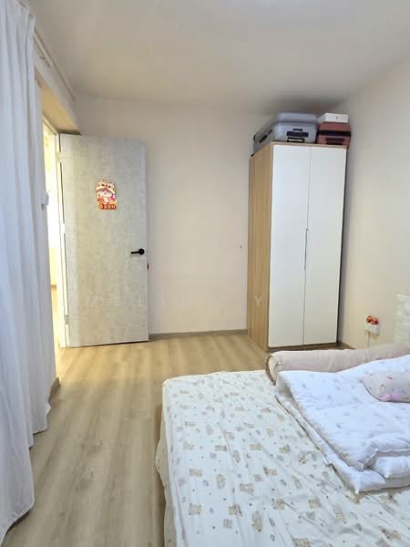 2 Lorong Lew Lian HDB Flat For Sale at S$ 520,000 | PropertyGuru Singapore - Bedroom
