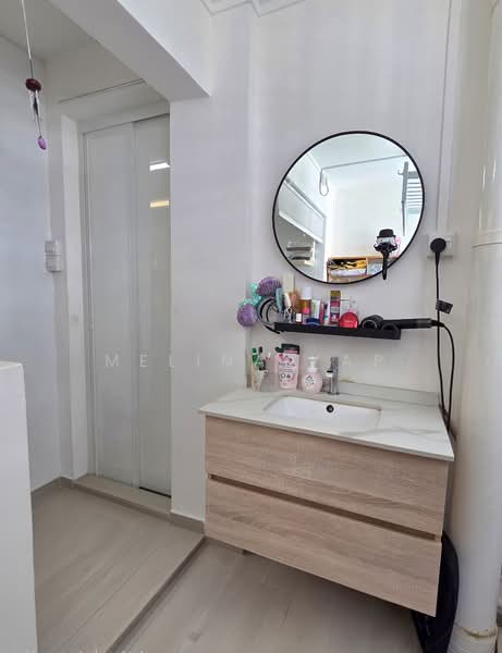 2 Lorong Lew Lian HDB Flat For Sale at S$ 520,000 | PropertyGuru Singapore - Bathroom