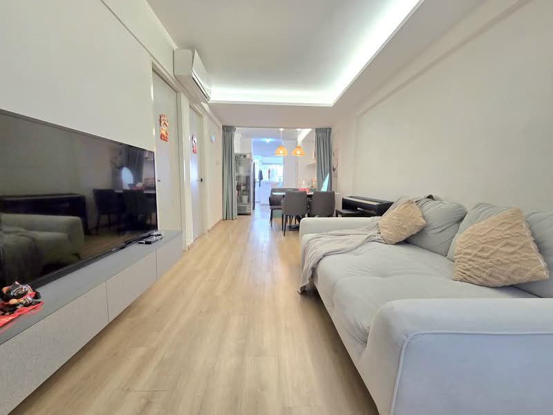 2 Lorong Lew Lian HDB Flat For Sale at S$ 520,000 | PropertyGuru Singapore - Living Room