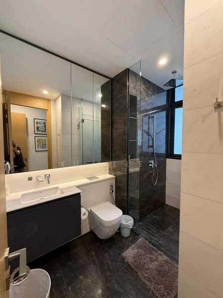 Cairnhill 16, 16 Cairnhill Rise, 2 Bedrooms, 775 sqft, Condominium For Rent, by Xu Helen, 500076477 - Bathroom - PropertyGuru.com.sg