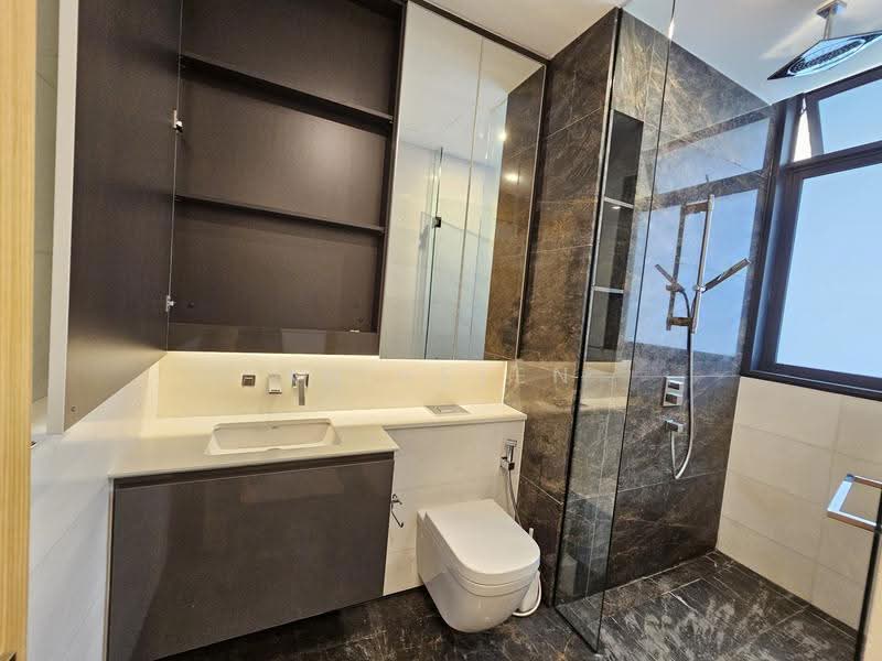 Cairnhill 16, 16 Cairnhill Rise, Orchard / River Valley, 2 Bedrooms, 775 sqft, Condominium For Rent, by Xu Helen, 500076477 - Bathroom - PropertyGuru.com.sg