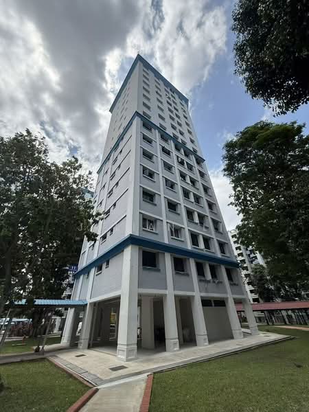 11 Lorong 8 Toa Payoh HDB Flat For Sale at S$ 980,000 | PropertyGuru Singapore - Exterior