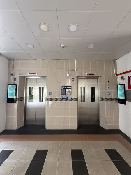 11 Lorong 8 Toa Payoh HDB Flat For Sale at S$ 980,000 | PropertyGuru Singapore - Corridor