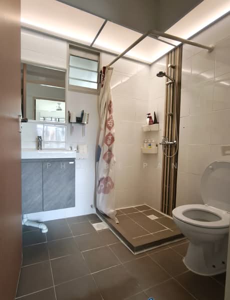 665C Punggol Drive HDB Flat For Sale at S$ 749,000 | PropertyGuru Singapore - Bathroom