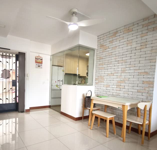 665C Punggol Drive HDB Flat For Sale at S$ 749,000 | PropertyGuru Singapore - Living Room