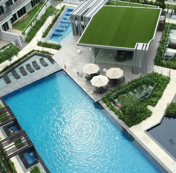 Heron Bay Executive Condominium For Sale at S$ 2,480,000 | PropertyGuru Singapore - Pool