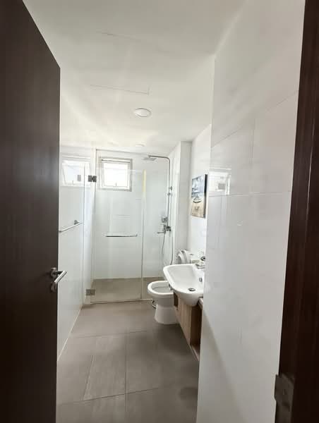 Heron Bay Executive Condominium For Sale at S$ 2,480,000 | PropertyGuru Singapore - Bathroom