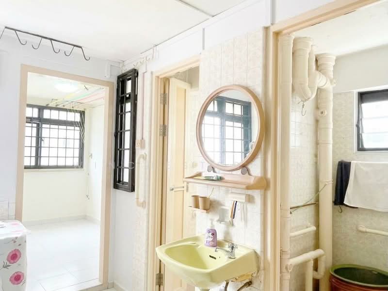 112 Lorong 1 Toa Payoh HDB Flat For Sale at S$ 358,000 | PropertyGuru Singapore - Balcony Area