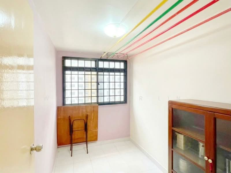 112 Lorong 1 Toa Payoh HDB Flat For Sale at S$ 358,000 | PropertyGuru Singapore - Utility Room