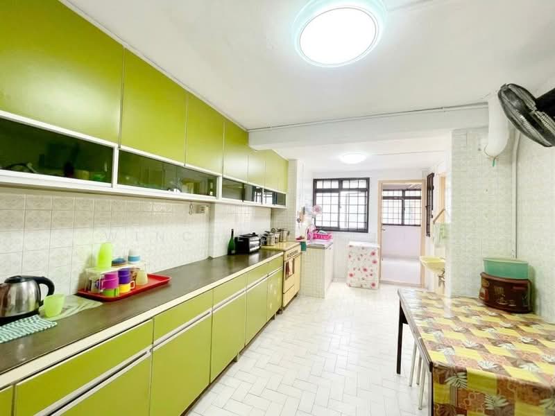 112 Lorong 1 Toa Payoh HDB Flat For Sale at S$ 358,000 | PropertyGuru Singapore - Kitchen