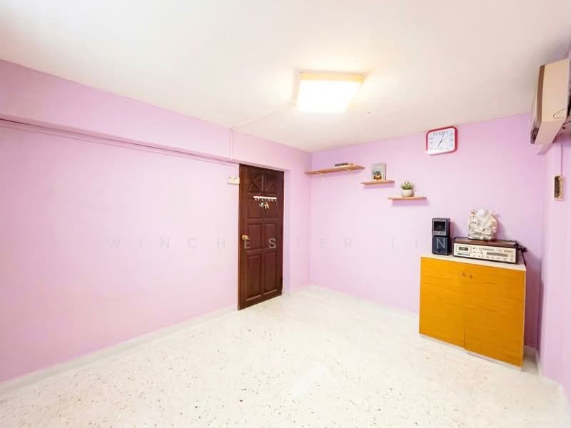 112 Lorong 1 Toa Payoh HDB Flat For Sale at S$ 358,000 | PropertyGuru Singapore - Bedroom 1