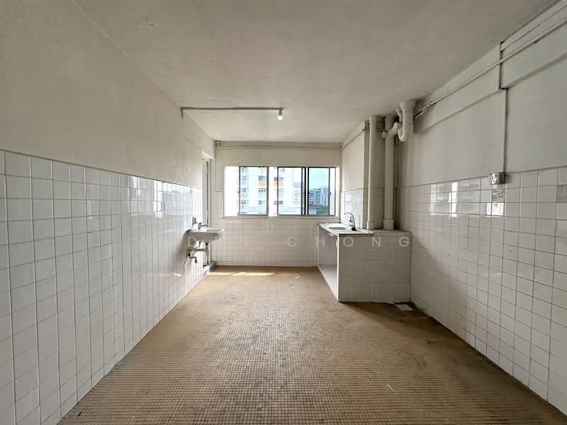 379 Clementi Avenue 5 HDB Flat For Sale at S$ 538,000 | PropertyGuru Singapore - Kitchen