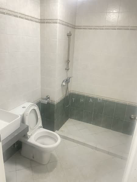 Westwood Park, 17 Westwood Crescent, Room Rental, 250 sqft, Terraced House For Rent, by Lynn Tham, 500076590 - Bathroom - PropertyGuru.com.sg