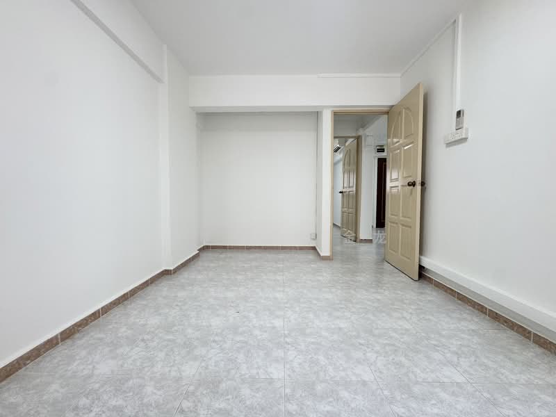 754 Yishun Street 72 HDB Flat For Sale at S$ 550,000 | PropertyGuru Singapore - Interior