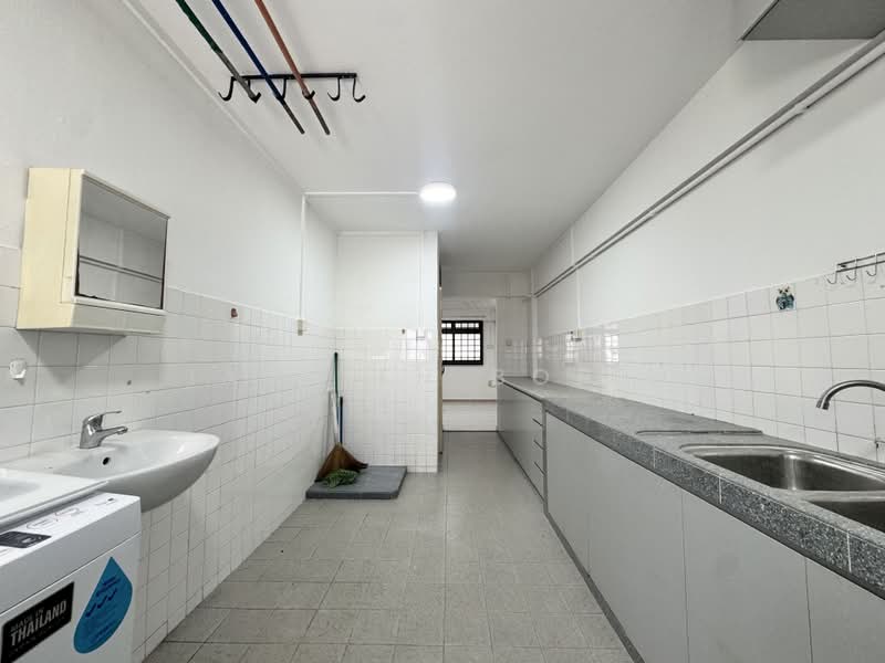 754 Yishun Street 72, 754 Yishun Street 72, 3 Bedrooms, 904 sqft, HDB Flat For Sale, by Ian Teh Boleh, 500076594 - Kitchen before renovation - PropertyGuru.com.sg