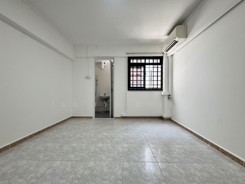 754 Yishun Street 72, 754 Yishun Street 72, 3 Bedrooms, 904 sqft, HDB Flat For Sale, by Ian Teh Boleh, 500076594 - Interior before renovation - PropertyGuru.com.sg
