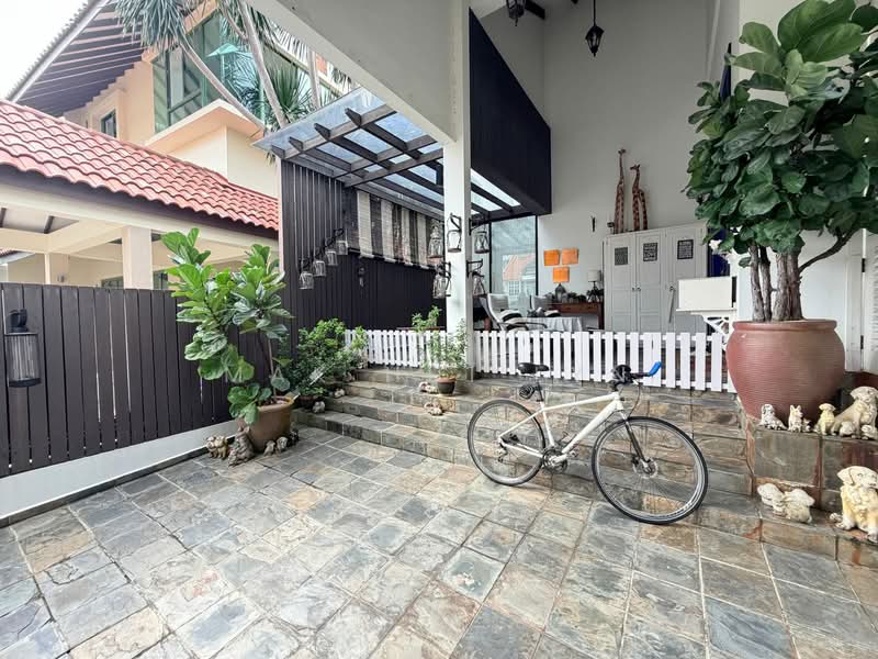 Beautiful Single Storey Semi Detached for Rebuild in Frankel Estate Semi-Detached House For Sale at S$ 7,280,000 | PropertyGuru Singapore - Exterior