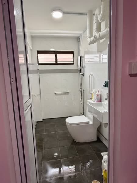 269 Bishan Street 24 HDB Flat For Sale at S$ 788,888 | PropertyGuru Singapore - Bathroom