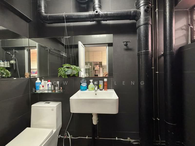 453 Sin Ming Avenue HDB Flat For Sale at S$ 1,100,000 | PropertyGuru Singapore - Bathroom
