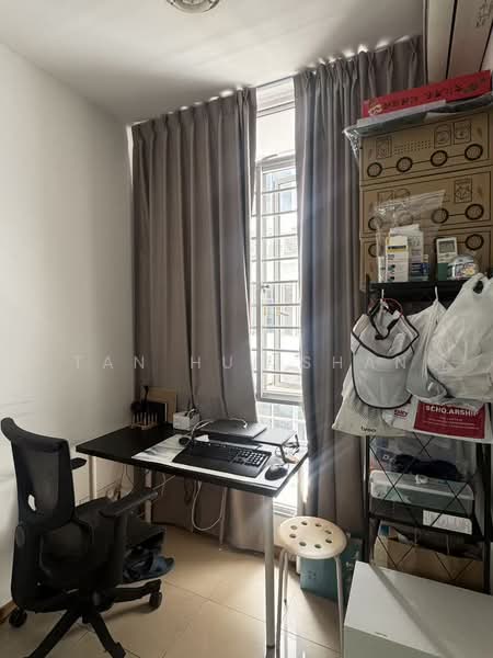 The Lakeshore, 31 Jurong West Street 41, 2 Bedrooms, 947 sqft, Condominium For Rent, by Tan Hui Shan, 500076625 - PropertyGuru.com.sg