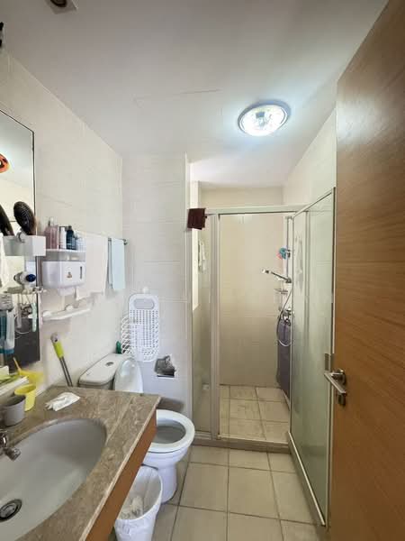 The Lakeshore, 31 Jurong West Street 41, 2 Bedrooms, 947 sqft, Condominium For Rent, by Tan Hui Shan, 500076625 - Bathroom - PropertyGuru.com.sg